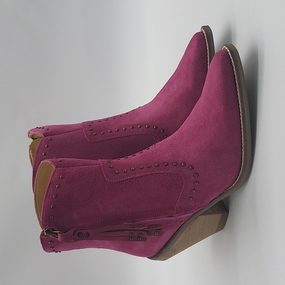 825- Dingo Suede Ankle Women's Boots Size 7.5 M NWT - Picture 2 of 10